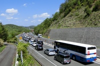 車線減少区間の渋滞状況（賀陽IC）の画像
