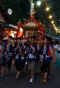 美甘夏まつりでのこども神輿巡行の画像