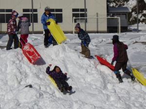 雪遊び