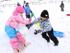 雪遊び