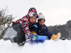 雪遊び