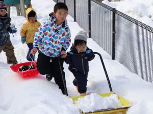 雪遊び