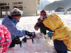 雪遊び