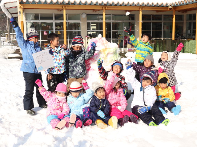 中和小 保育園児と雪遊びで交流 真庭市公式ホームページ