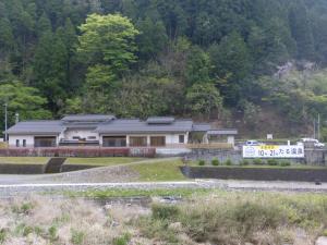 足温泉館（全景）