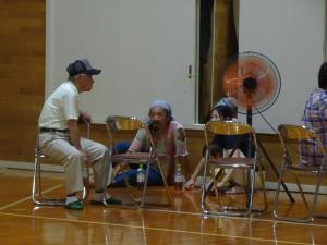 ３