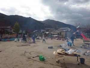 煙もくもく、焚火のにおい。