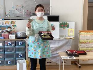 田作りに込められた願いについて話をする山根先生。