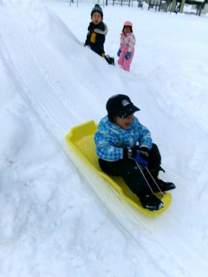 雪遊び
