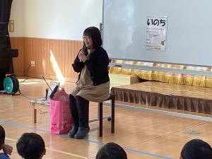 命、人権について園長先生がお話してくれました。