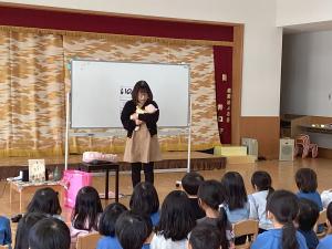 本物?本当に泣く赤ちゃんも登場しました。