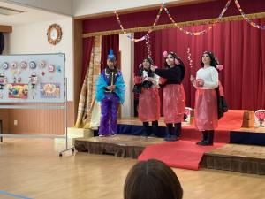 お内裏様に三人官女。