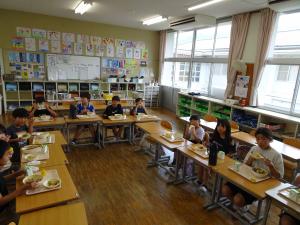 なかよし班給食４