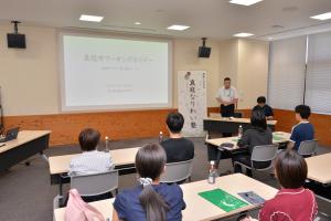 開講式に様子１