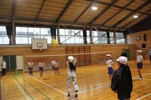 １