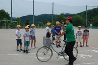 自転車の乗り方指導の画像