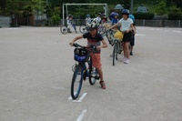自転車の乗り方実技指導の画像