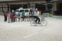 自転車の安全な乗り方の画像