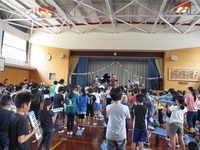 およそ400人の鍵盤ハーモニカ大合奏の画像