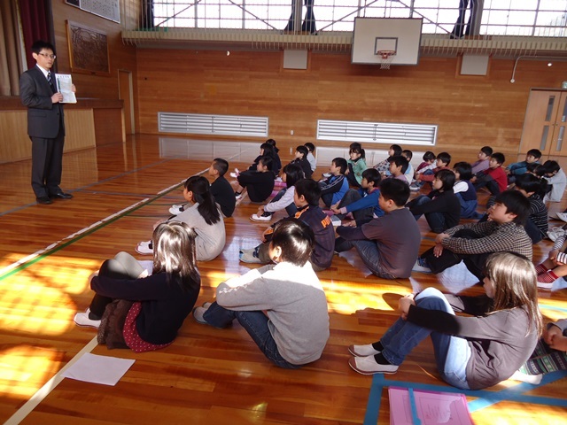 校長先生が全員の1年間の頑張りをほめてくれましたの画像