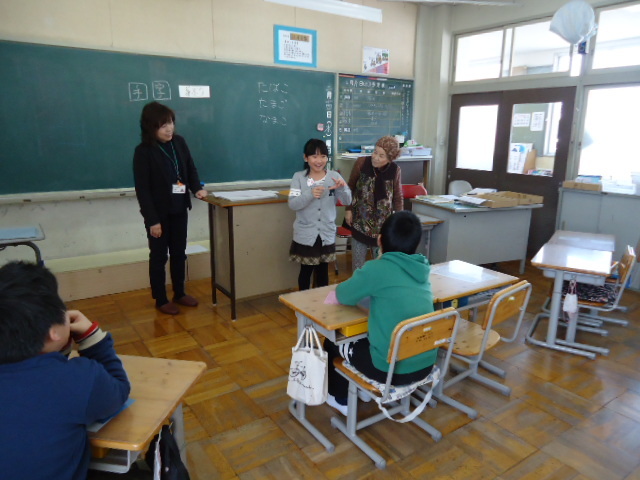 学習の後半では、ジェスチャーを使って物の名前を伝えましたの画像