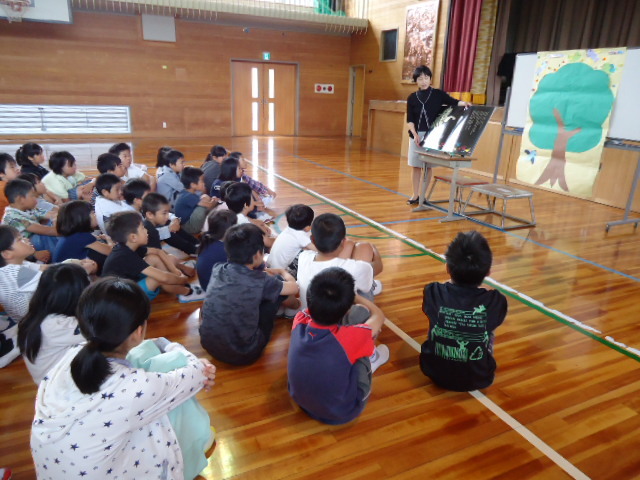 「花さき山」の本の読み聞かせをしましたの画像