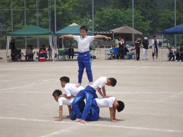 力感あふれる組体操の画像