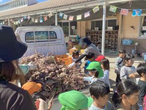 トラックで持ち帰った芋