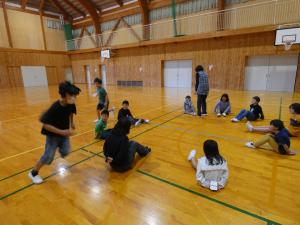 ハンカチおとし