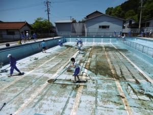 プール掃除