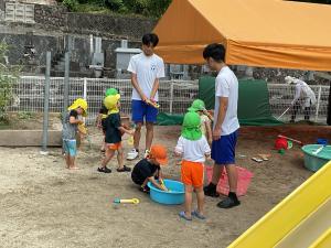 お兄ちゃんと水遊び