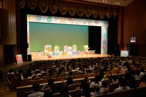 おかあさんといっしょ宅配便「ファンターネ!小劇場」会場内の様子