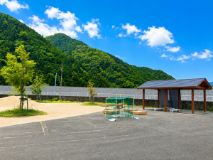 どんぐり公園に東屋ができました。