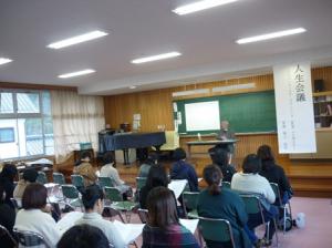 学校医の宮島啓人先生より「人生会議」について講演をしていただきました。