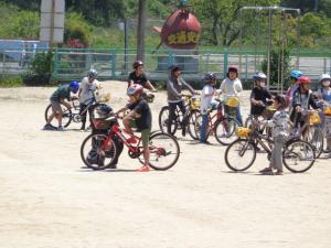 自転車乗り方指導の様子