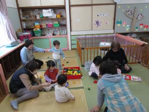 子ども達が遊ぶ様子