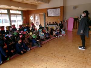 お面をかぶって集合